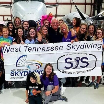 SISTERS IN SKYDIVING | Foundation for Womens Cancer