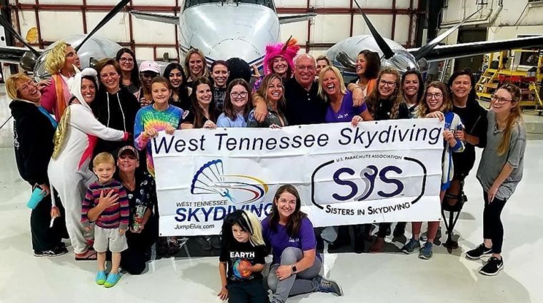 SISTERS IN SKYDIVING | Foundation for Womens Cancer